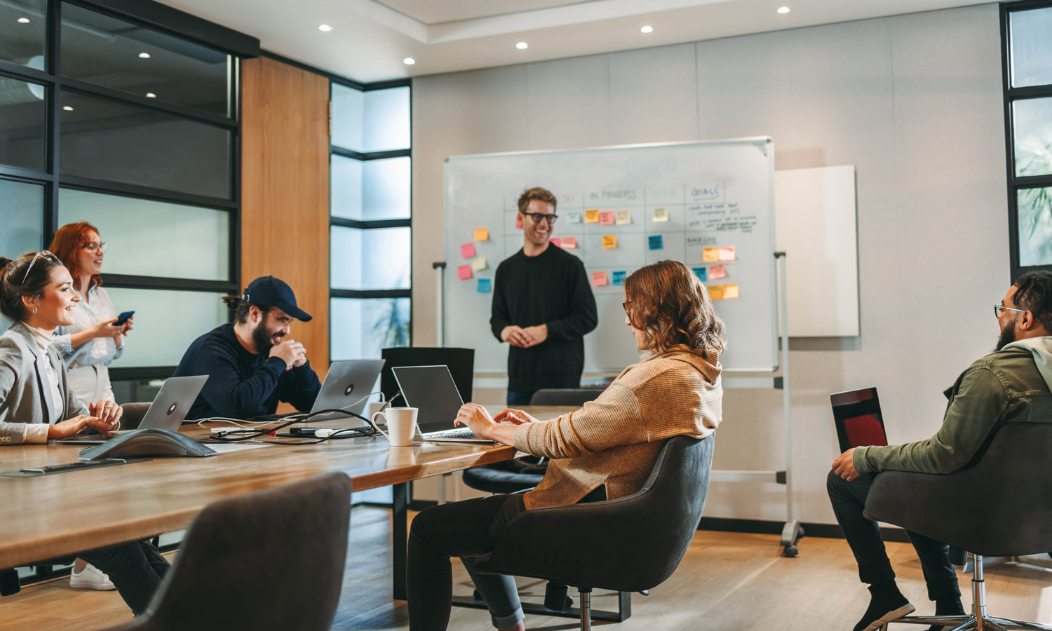 Équipe de professionnels collaborant à la gestion d’un projet