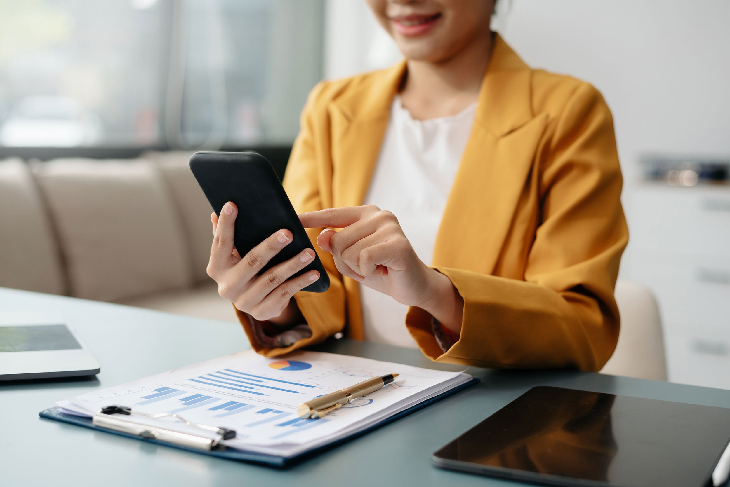 A marketing manager evaluates the performance of a mobile application